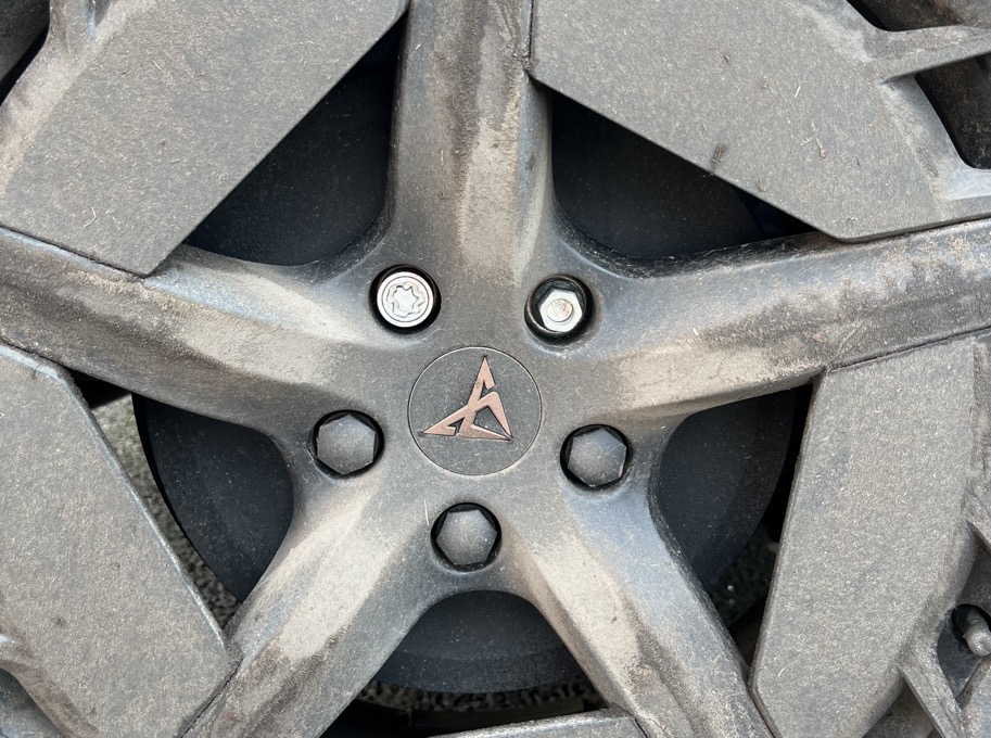 Dirty Cupra Born wheel with missing nut covers